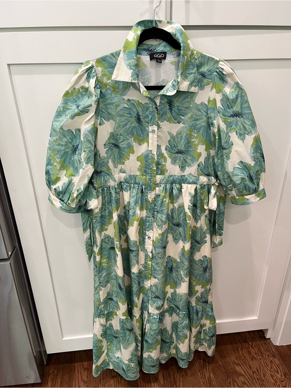 Button-Front  Dress in Sage Floral - Picture 2 of 4